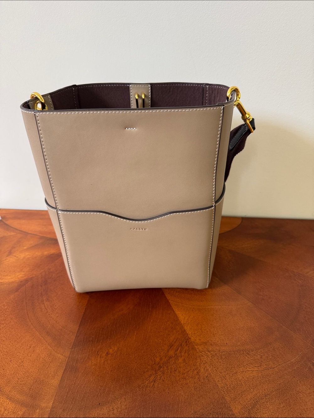 AALLYN JORDAN BUCKET BAG